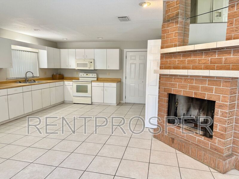 Kissimmee House: 2201 Granada Blvd