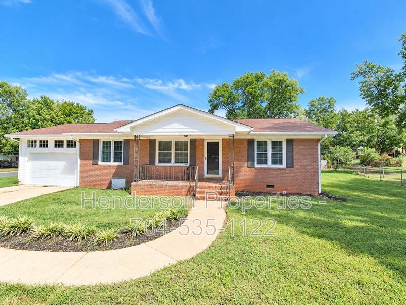 Albemarle House: 1297 E Cannon Ave