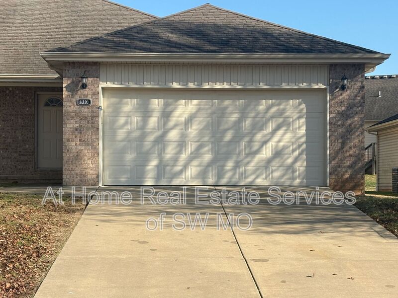 Springfield Condo: 1910 S Farm Road 123