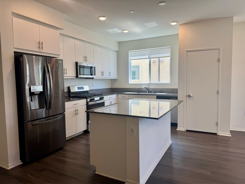 San Diego Condo: 5208 Surfwalk Way - 154