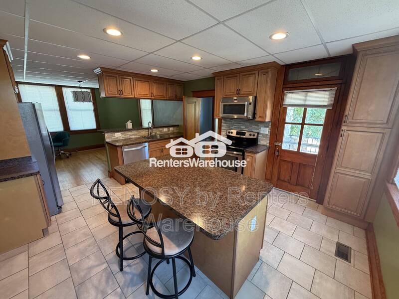 Essex House: 6015 Rossville Blvd