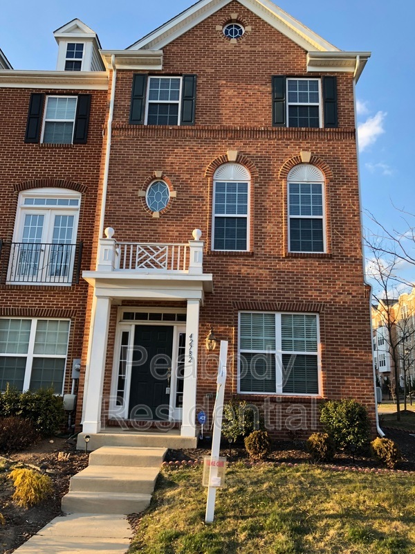 Ashburn Townhome: 42782 Hay Rd