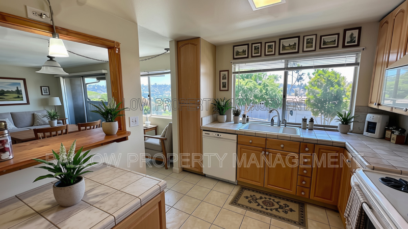 San Diego House: 6378 Caminito Lazaro