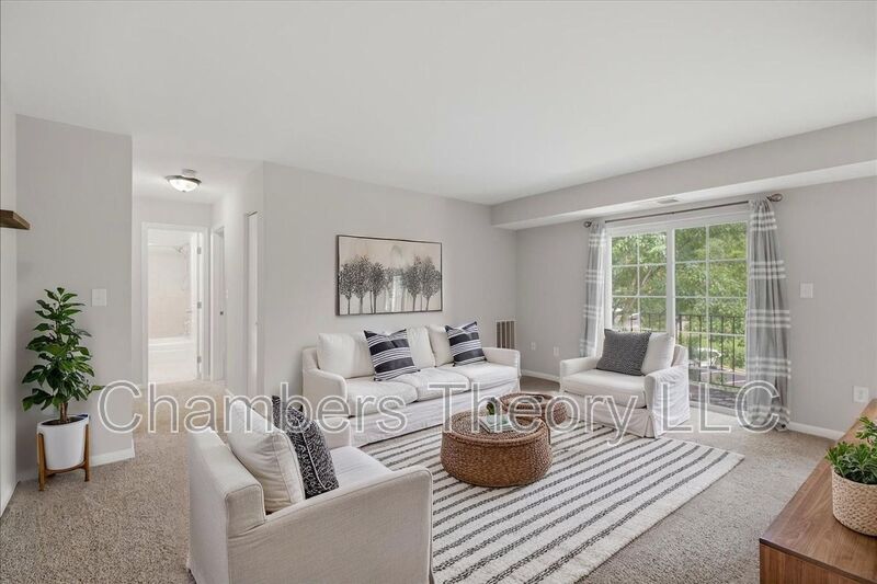 Woodbridge Condo: 1521 Colonial Dr