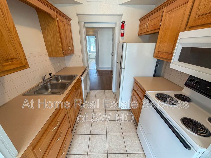 Springfield Condo: 1021 E. Walnut St.