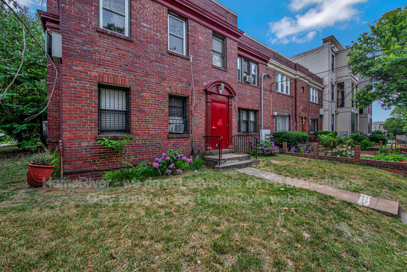 Washington Condo: 515 Franklin St NE