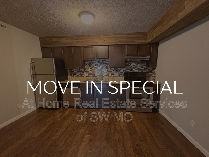 Springfield Condo: 712 E Sunshine