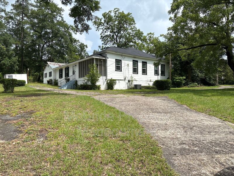 Augusta House: 2754 Hazel Street
