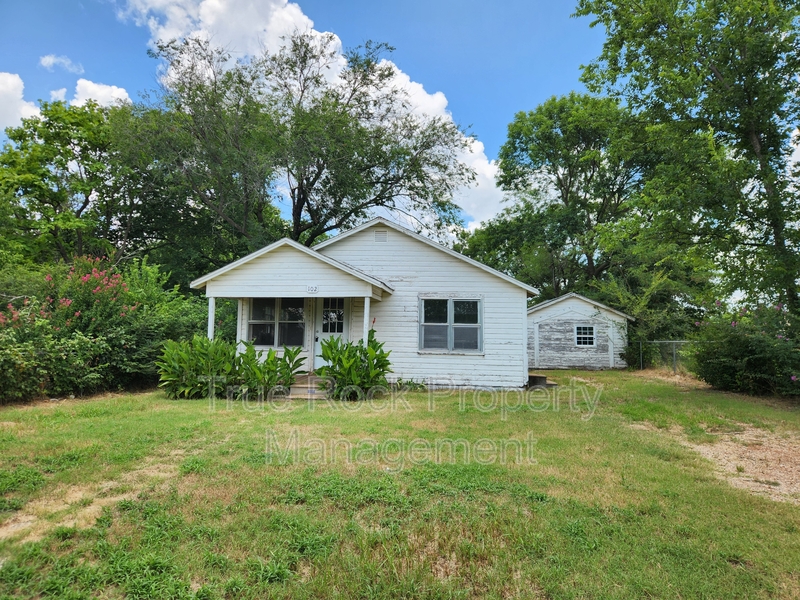 Asher House: 102 W 7th (Asher)