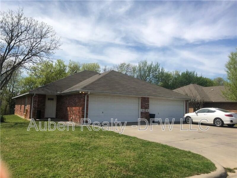 Joshua House: 114 Honey Bee Drive