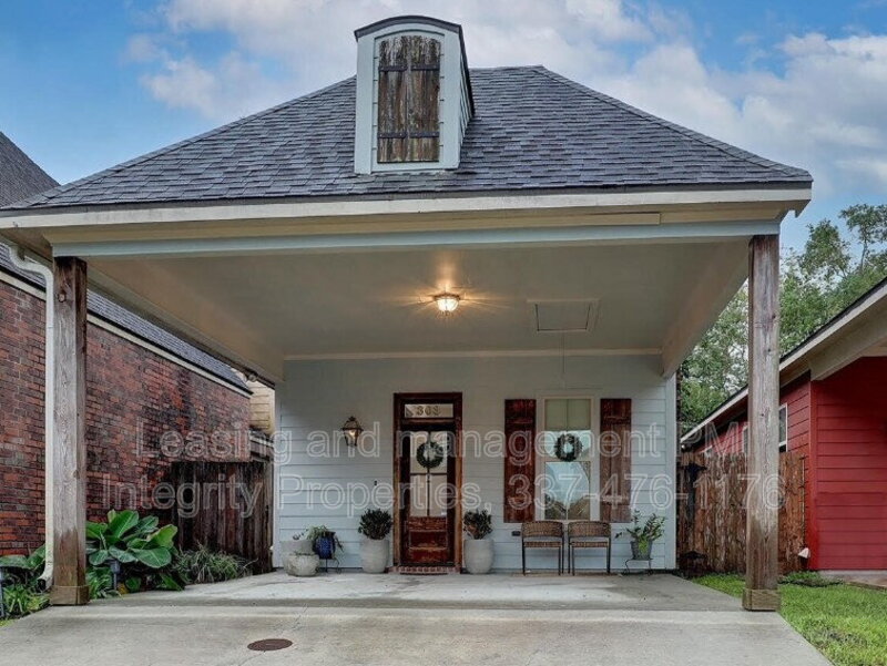 Lafayette House: 303 Chimney Rock Boulevard