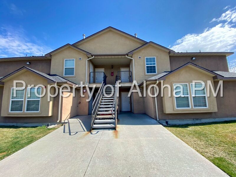 Meridian House: 1063 W. Pine Ave
