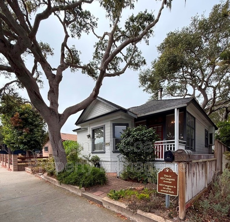 Pacific Grove House: 622 Congress Ave
