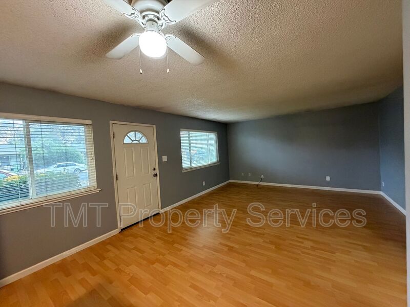 Elk Grove House: 8963 El Mirador Dr