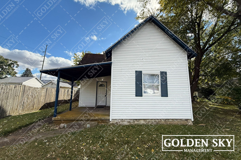 Muncie House: 1009 West Memorial Drive