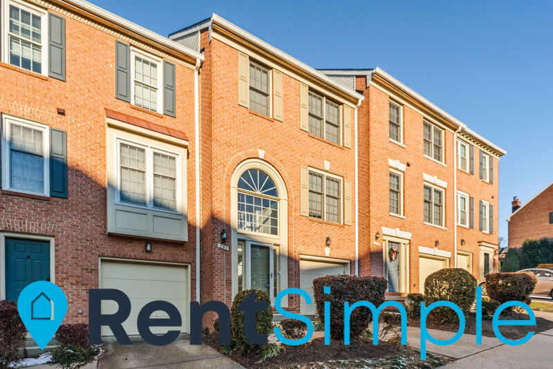 Alexandria Townhome: 297 S Pickett St.