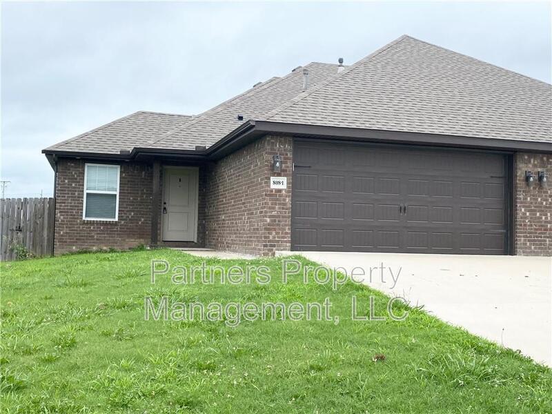 Prairie Grove Condo: 810 Hindman Drive - 2