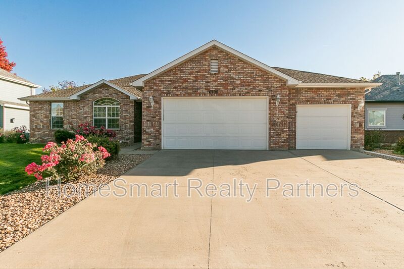 Longmont House: 6708 Sage Ave