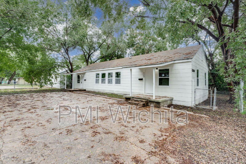 Wichita Condo: 4311 East Lincoln Street