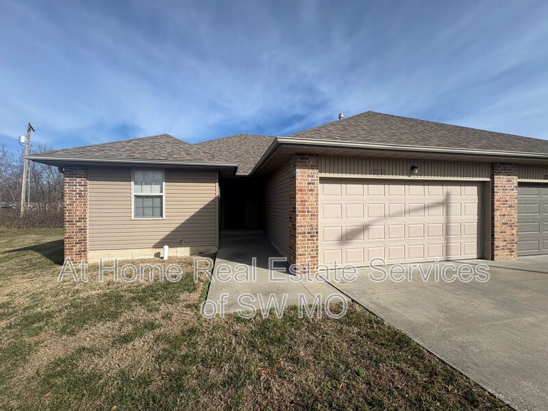 Republic Condo: 1270 N Northwood Ave