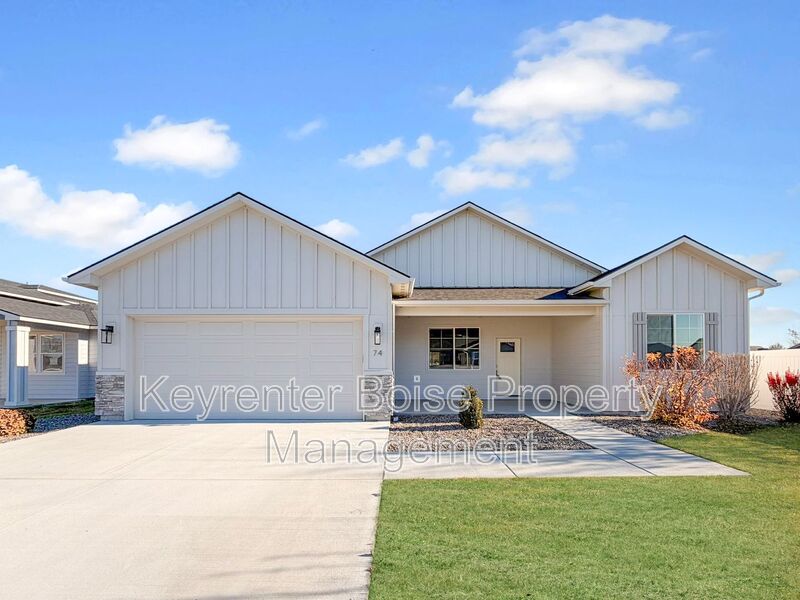 Nampa House: 74 S Ravine Way