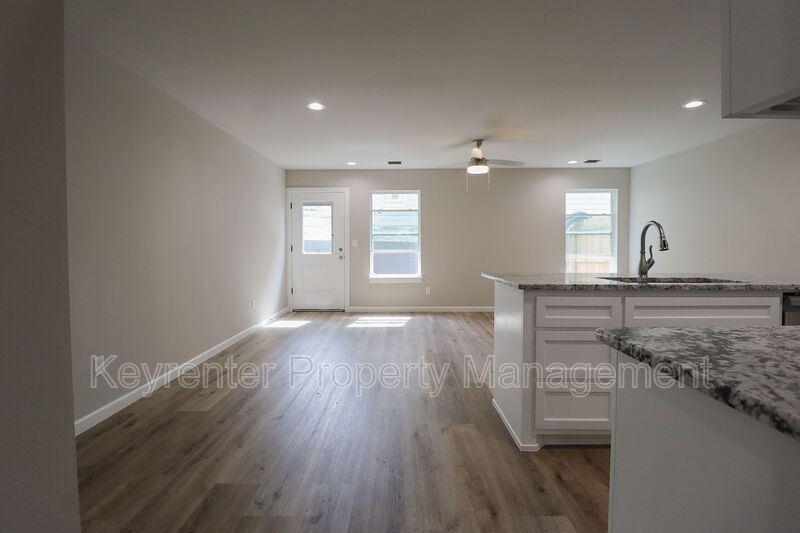 Sand Springs Condo: 218 N Cleveland St