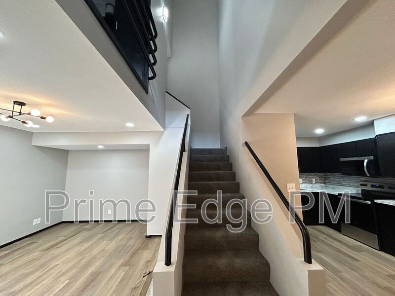 Lincoln House: 1841 Ridgehaven Ct-4