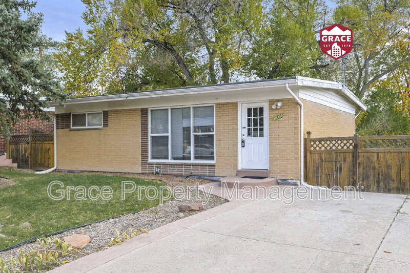 Lakewood House: 701 S Simms St