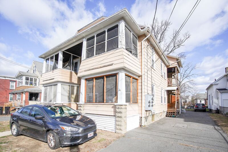 Chicopee Condo: 341 Hampden Street