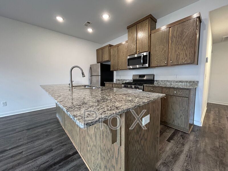 Decatur Condo: 325 W. Brook Ct.