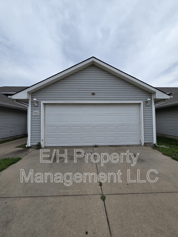 Wichita Condo: 4460 South Elizabeth Avenue