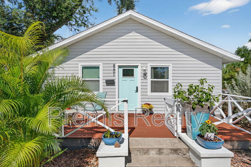 St. Petersburg House: 4201 3rd Avenue North