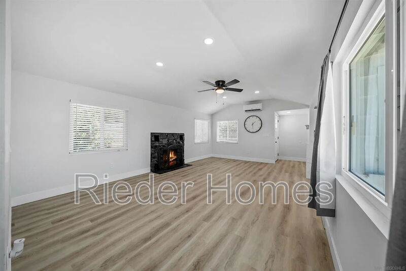 El Cajon House: 1730 Vista Del Valle Boulevard
