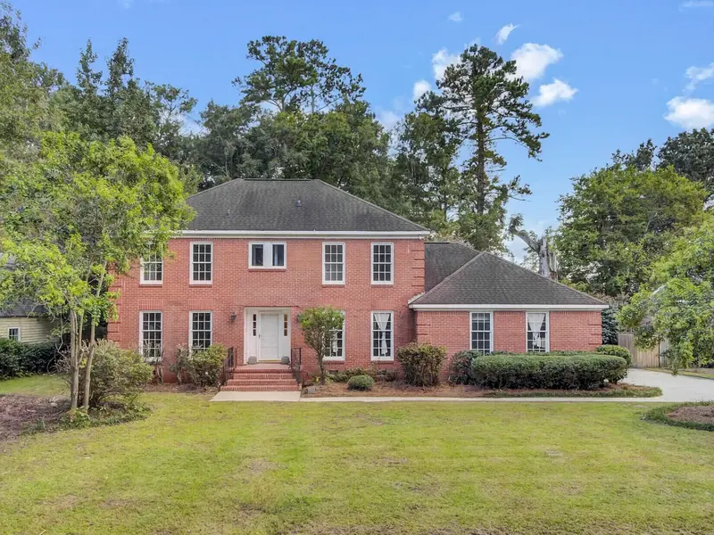 Summerville House: 104 Stratford Dr