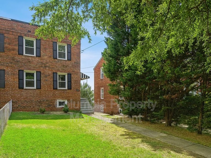 Washington House: 5053 11th St NE