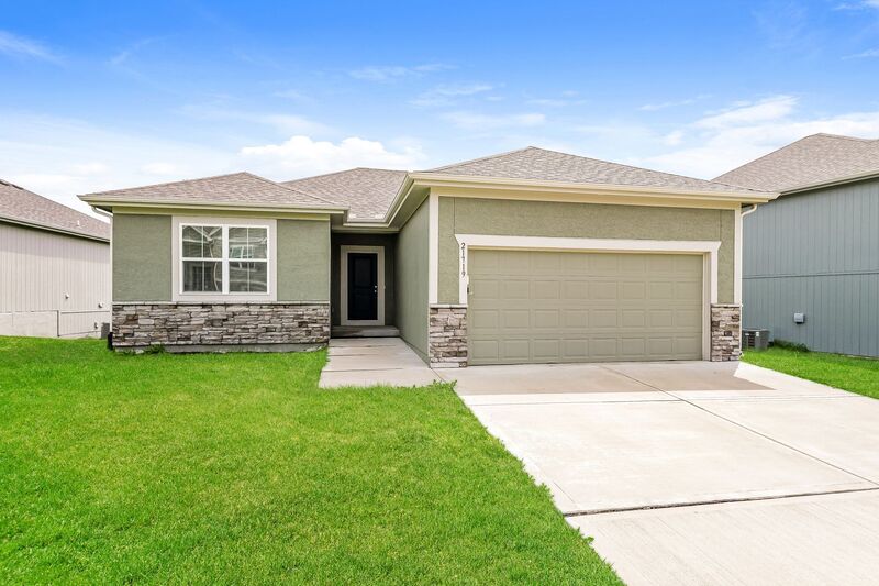Peculiar House: 21719 North Rdg