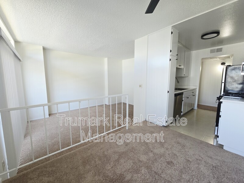 Sherman Oaks Condo: 14605 Burbank Blvd
