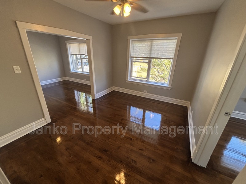 Oak Park House: 6118 Roosevelt Rd