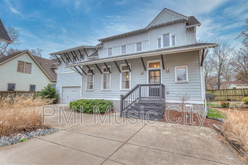 Nashville House: 1537B Battlefield Drive