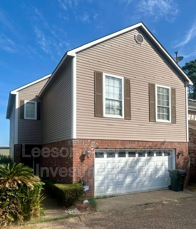 Shreveport House: 5721 S. Lakeshore