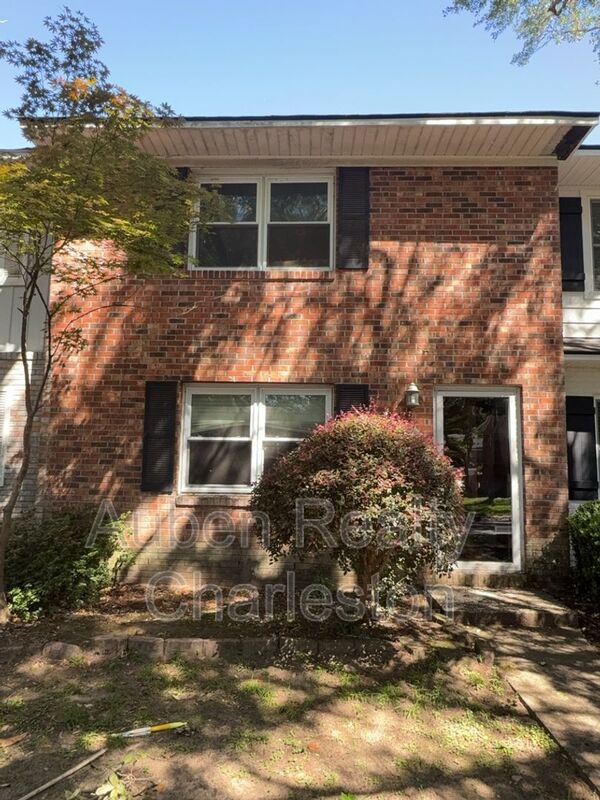 Mount Pleasent House: 730 Harbor Lane