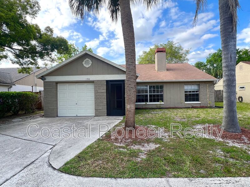 Oldsmar House: 1916 Sheffield Ct