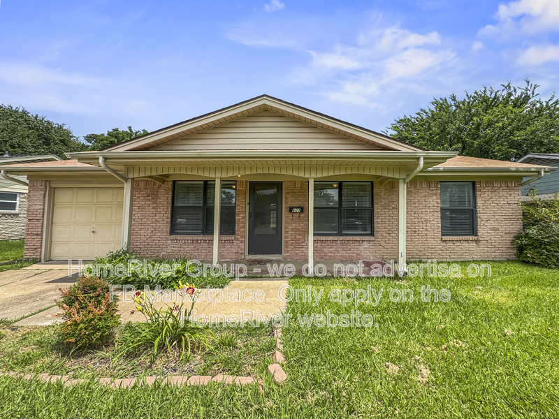 Richardson House: 607 Fairview Dr