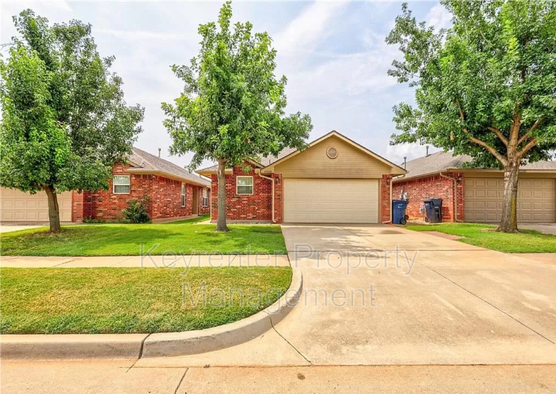 Yukon House: 12328 SW 5th St