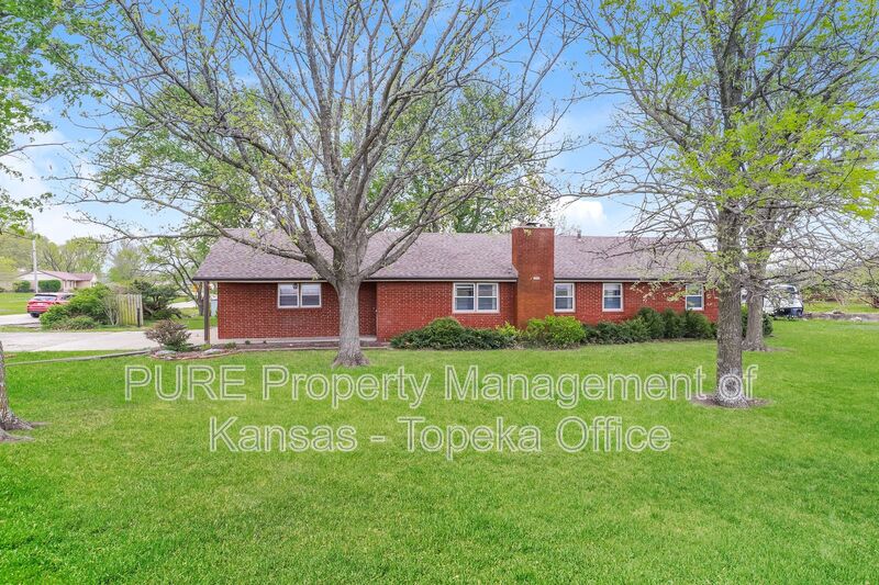 Topeka House: 3445 SE 45th Street