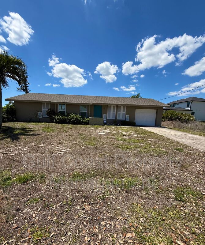 Port Charlotte House: 12884 Bacchus Rd