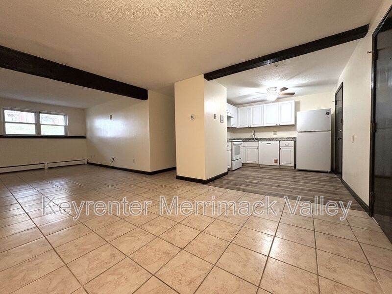 Dracut Condo: 700 Robbins Ave