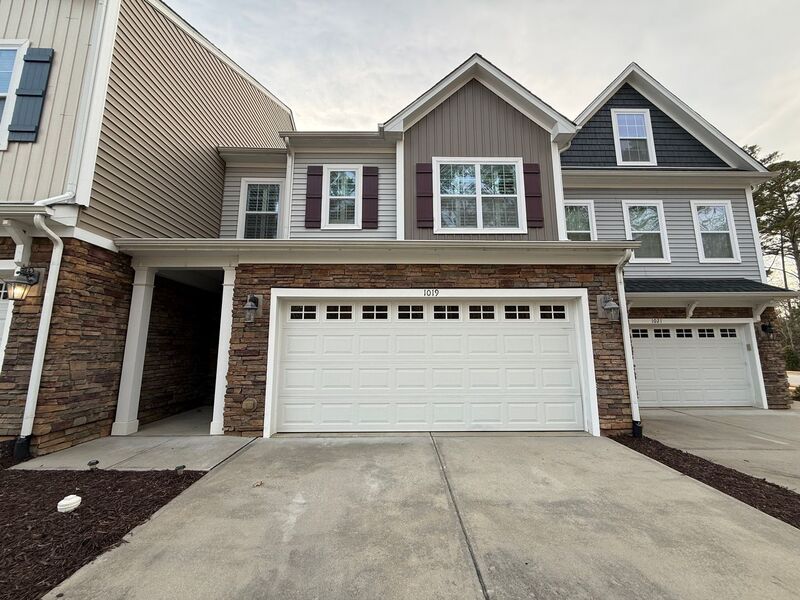 Cary Townhome: 1019 Monmouth Loop