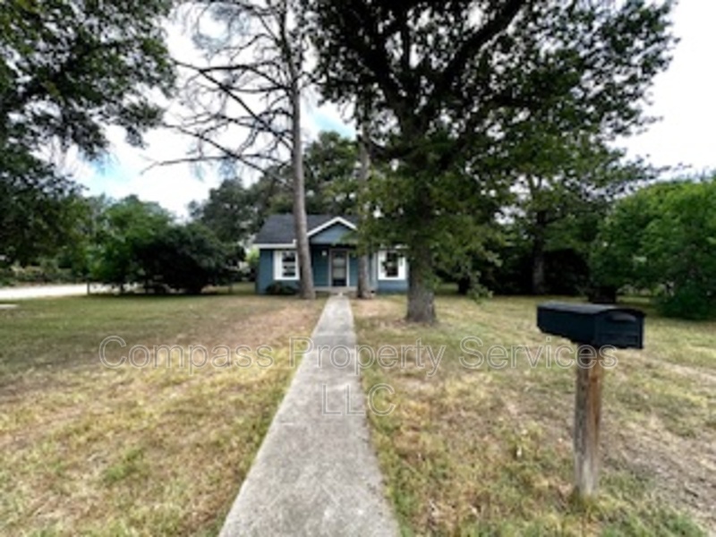 Waco House: 300 N. Oak Street