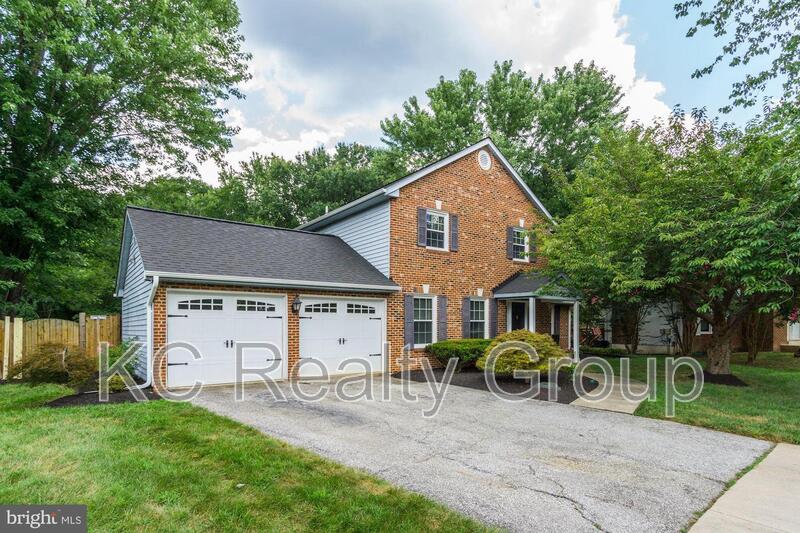 Fort Washington House: 13700 Pendleton St